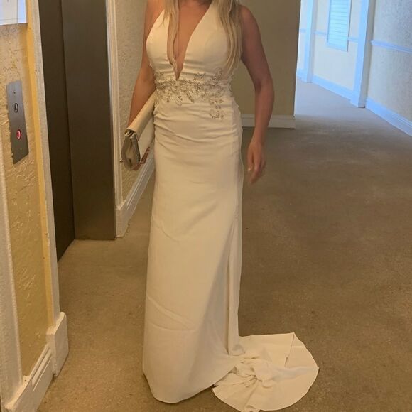 David’s Bridal embellished plunge wedding gown 2 - Picture 6 of 7